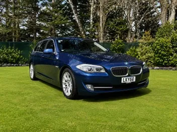 BMW 523I 2011 photo 2