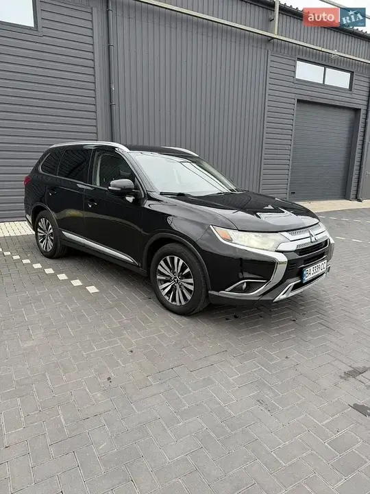 Mitsubishi Outlander 2020 photo 2