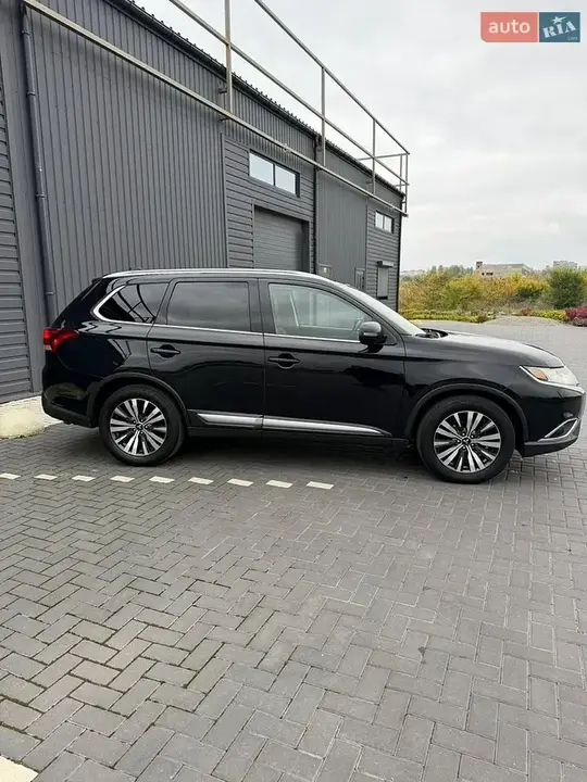 Mitsubishi Outlander 2020 photo 3