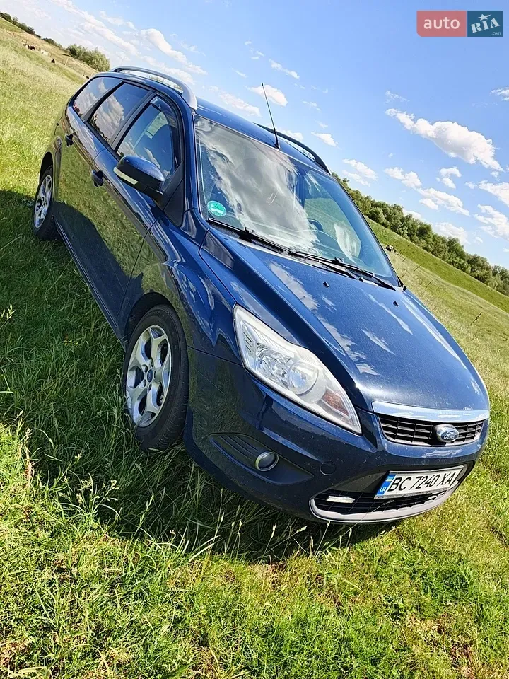 Ford Focus 2010 photo 2