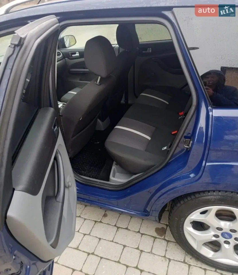 Ford Focus 2010 photo 3