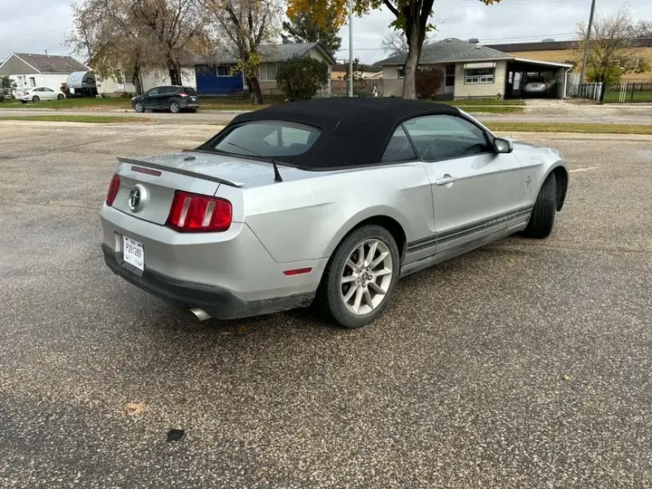 Ford Mustang 2010 photo 4