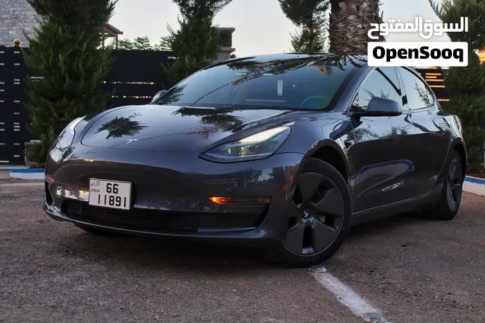 Tesla Model 3 2023 photo 2
