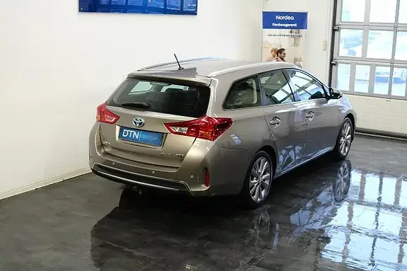 Toyota Auris 2014 photo 2