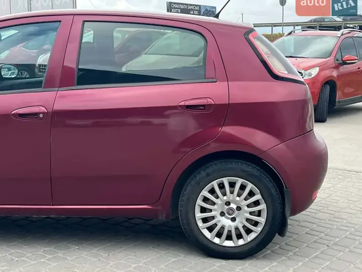 Fiat Grande Punto 2012 photo 5