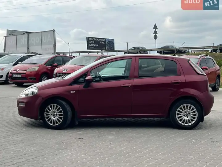 Fiat Grande Punto 2012 photo 4