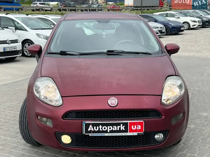Fiat Grande Punto 2012 photo 2