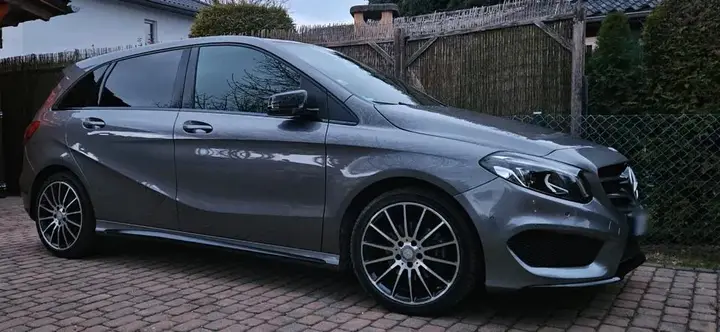 Mercedes-Benz B180