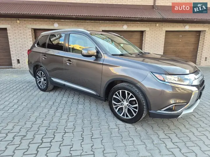 Mitsubishi Outlander 2018 photo 3