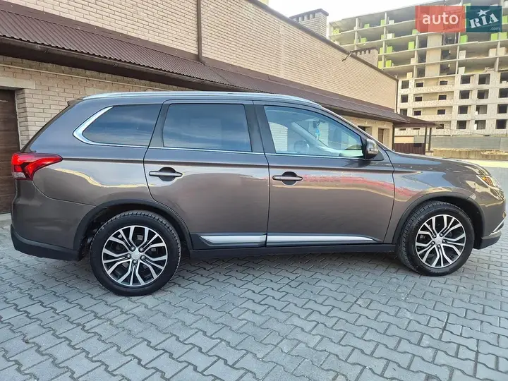 Mitsubishi Outlander 2018 photo 4