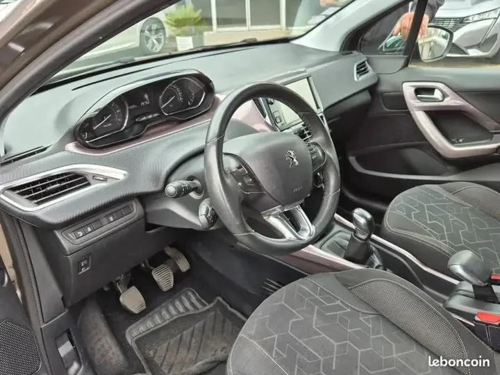 Peugeot 2008 2015 photo 4