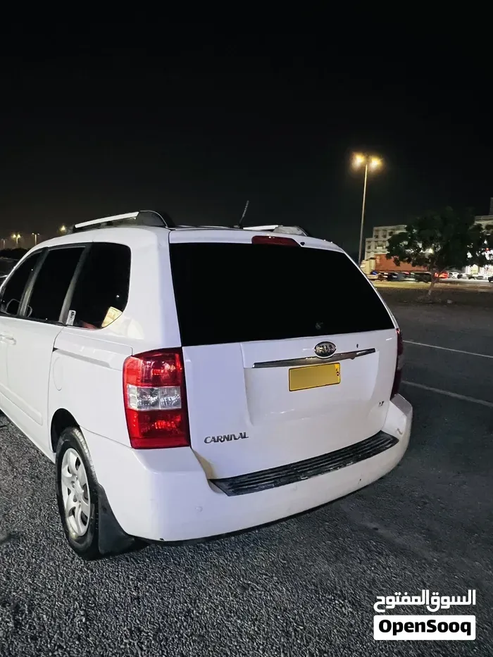 Kia Carnival 2009 photo 2