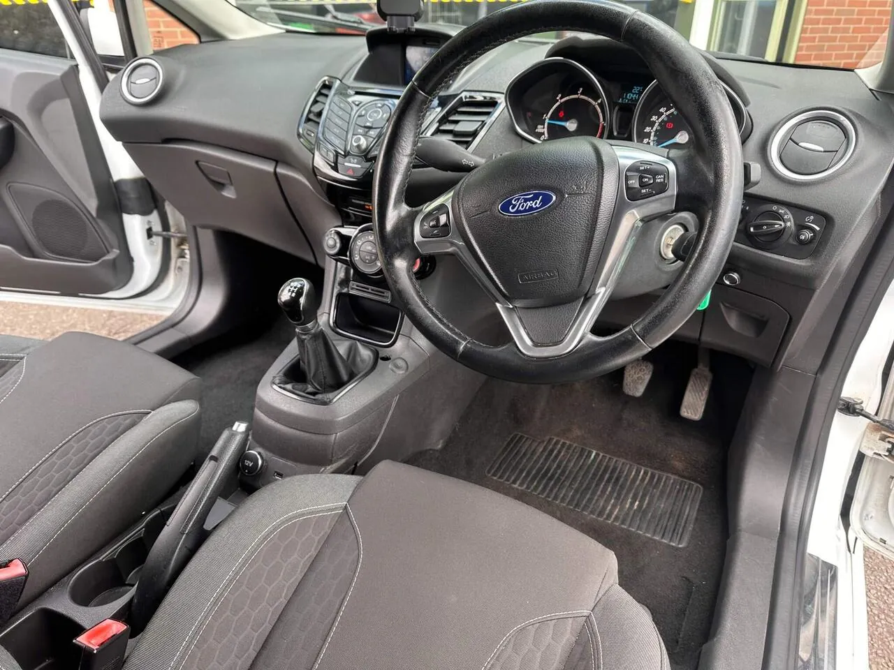 Ford Fiesta Van 2016 photo 4