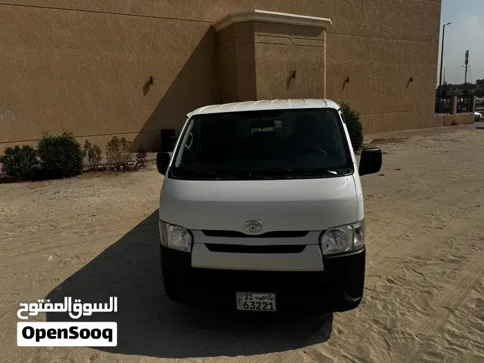Toyota Hiace 2022 photo 2