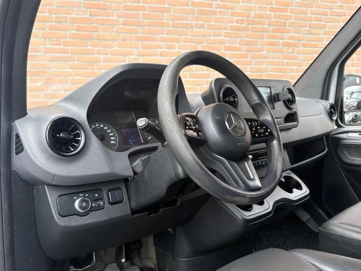 Mercedes-Benz Sprinter 2021 photo 2