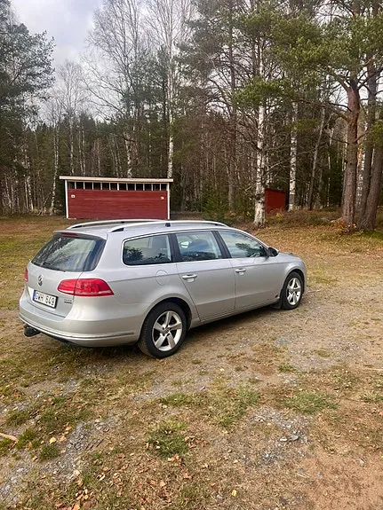 Volkswagen Passat 2011 photo 2