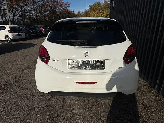 Peugeot 208 2018 photo 3