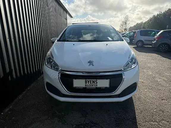 Peugeot 208 2018 photo 2