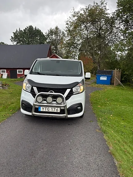 Nissan Nv300 2017 photo 2