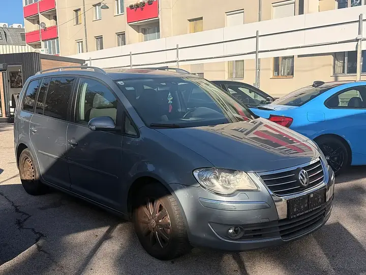 Volkswagen Touran 2008 photo 2