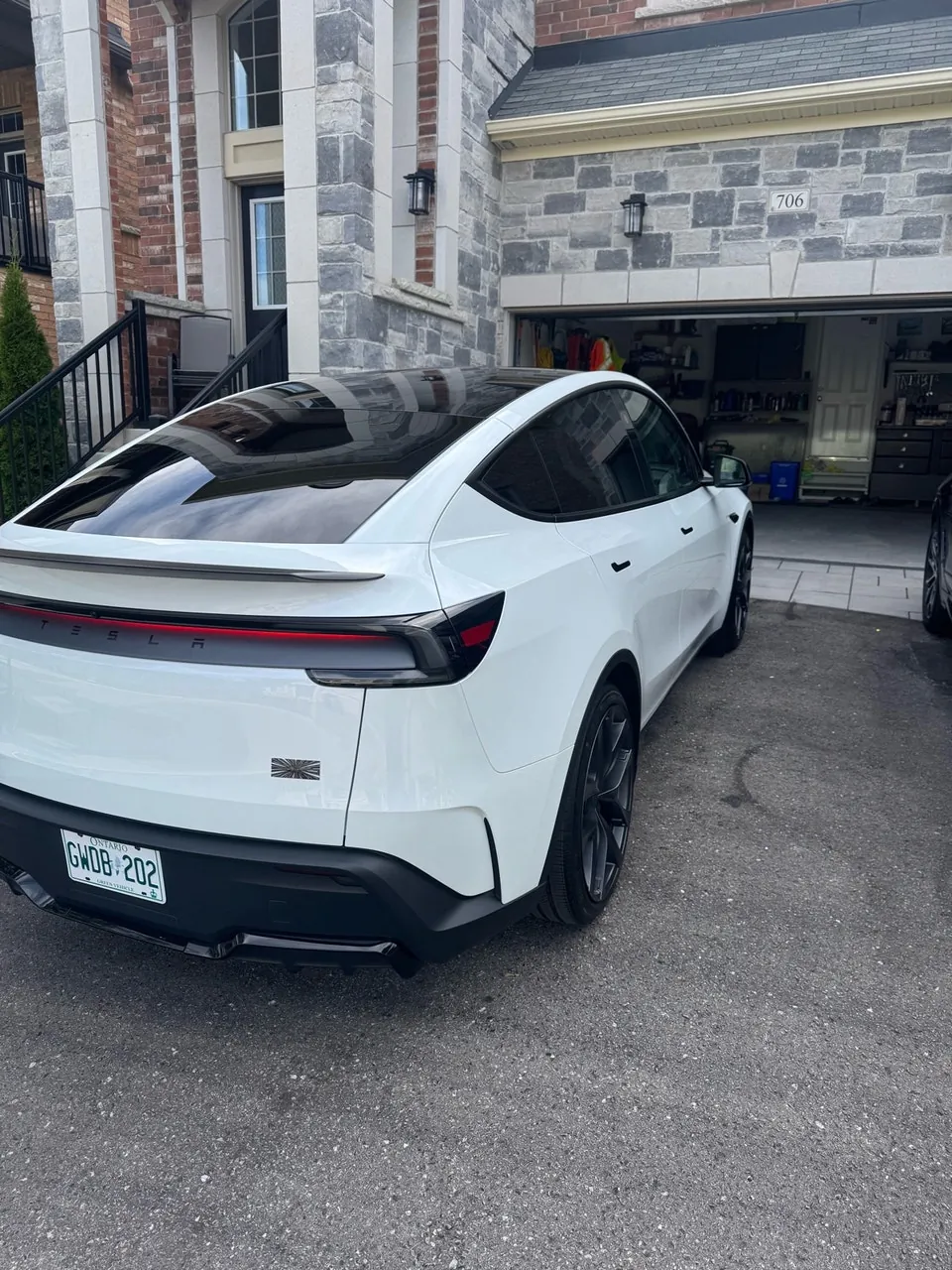 Tesla Model Y 2026 photo 2