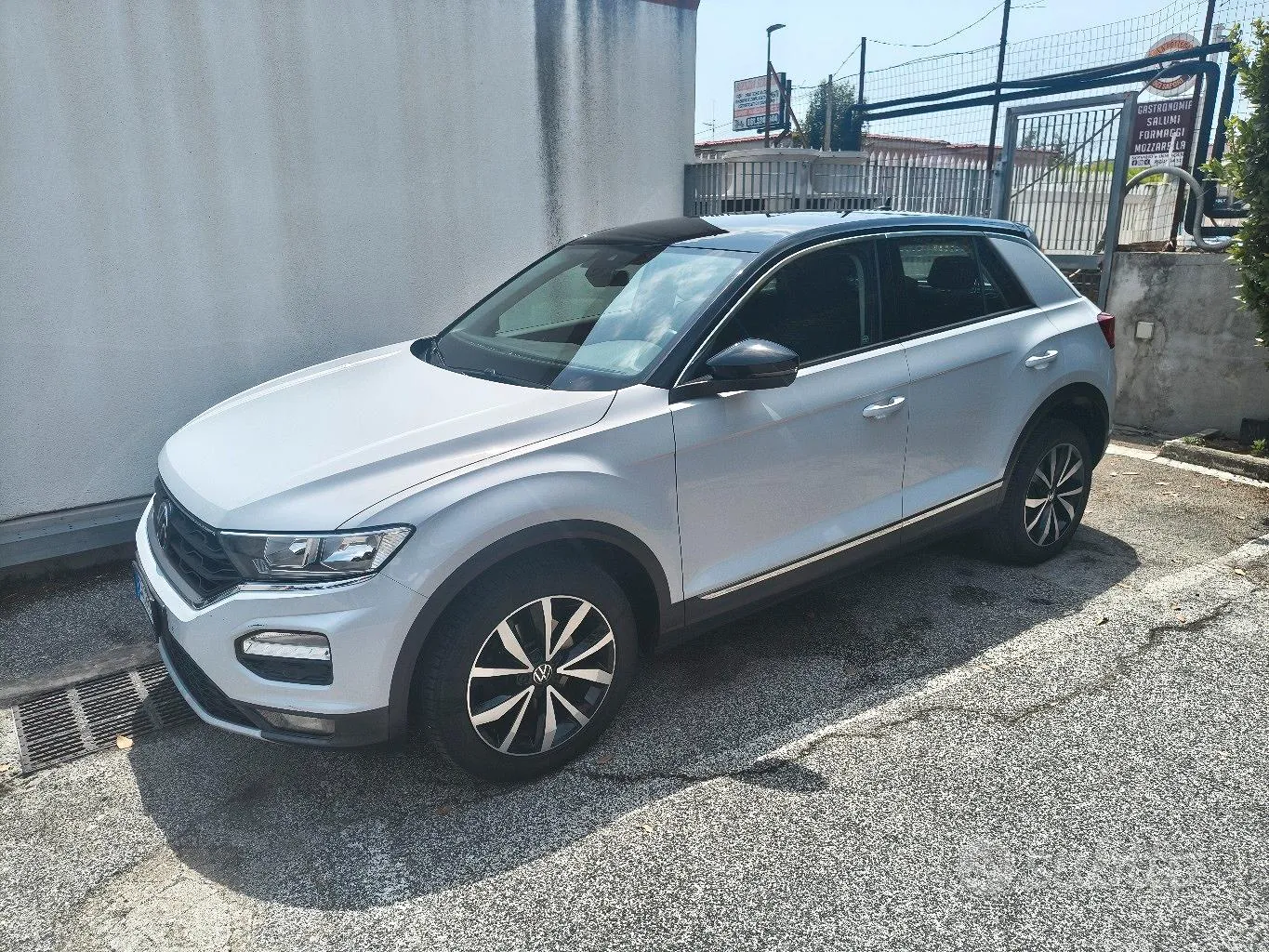 Volkswagen T-Roc 2020 photo 2