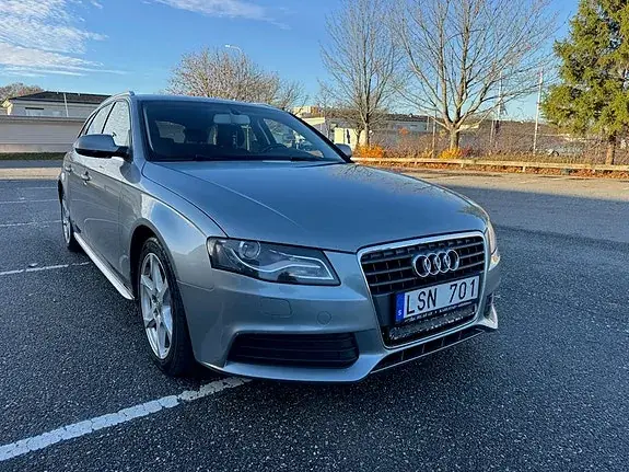 Audi A4 2011 photo 2