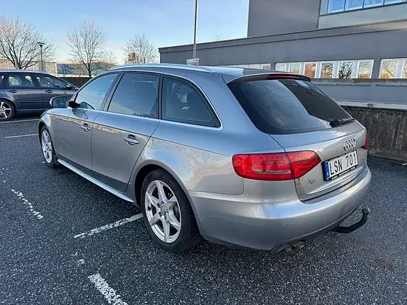 Audi A4 2011 photo 4