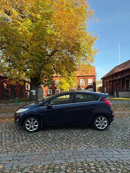 Ford Fiesta 2011 photo 2