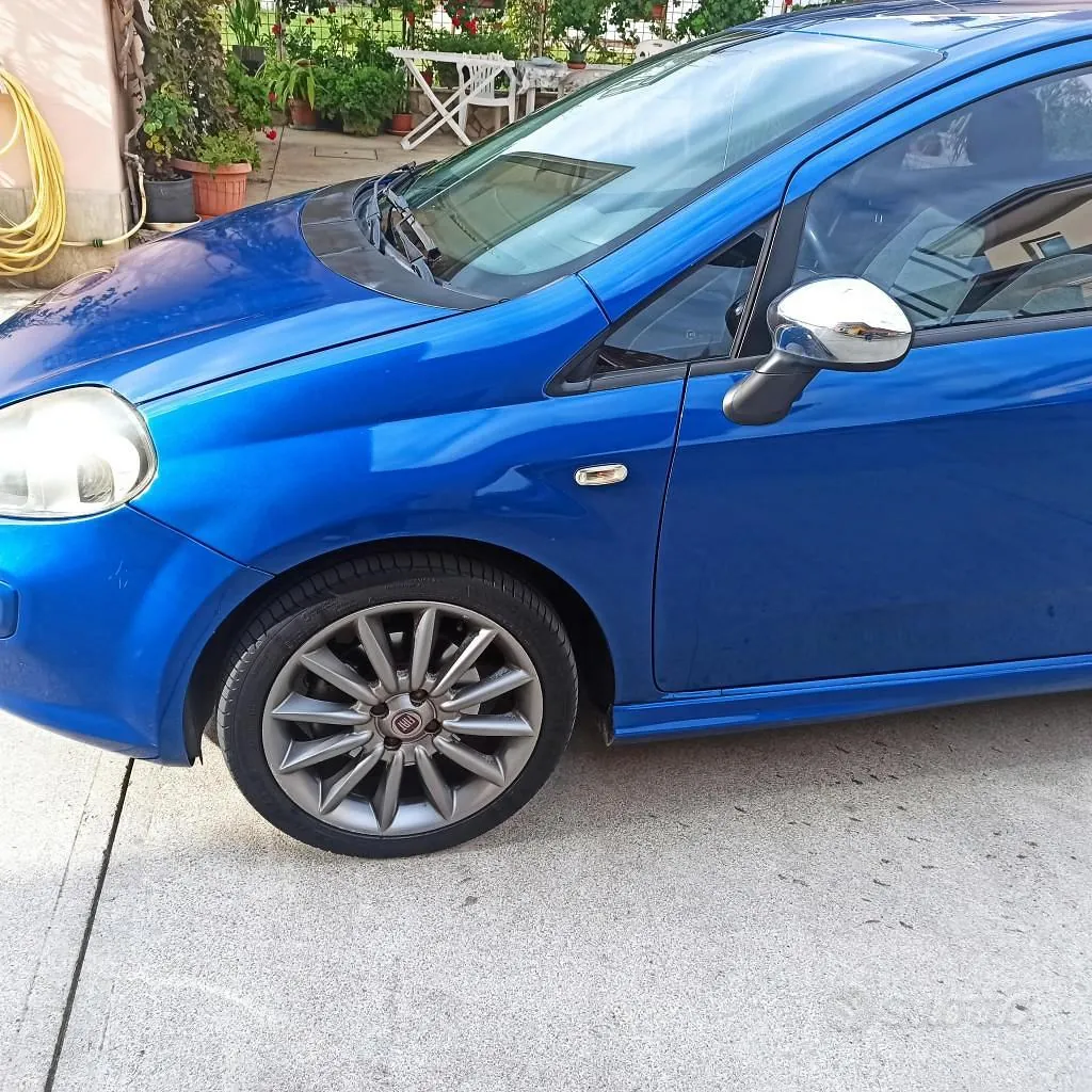 Fiat Punto Evo 2010 photo 2