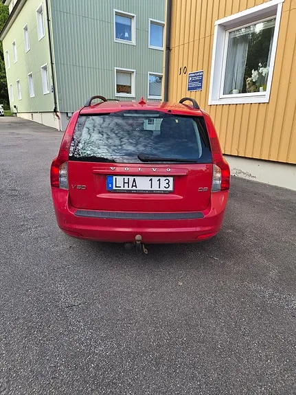 Volvo V50 2011 photo 2