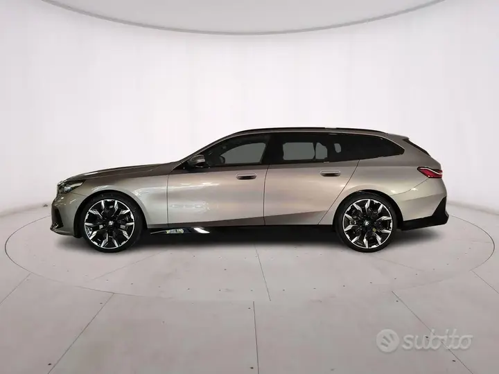 BMW 5 Series 2023 photo 3