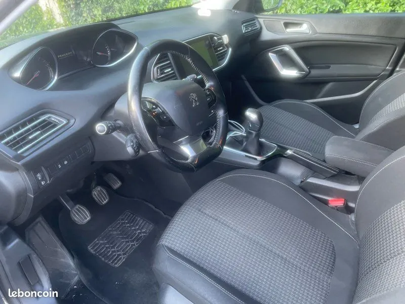 Peugeot 308 2018 photo 3