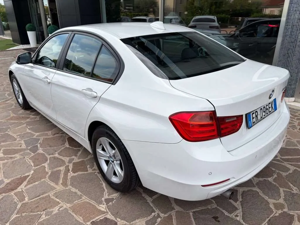 BMW 3 Series 2013 photo 2