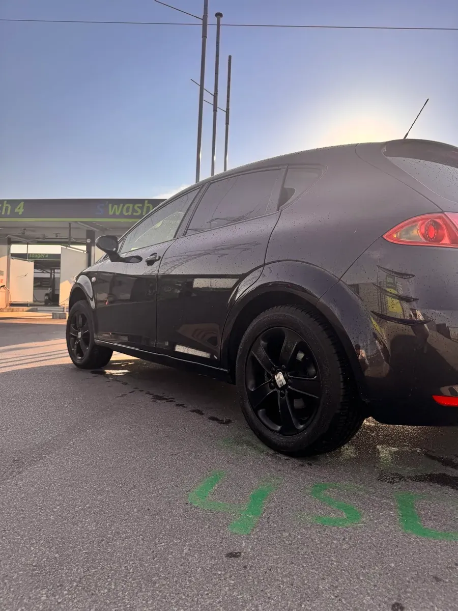 Seat Leon 2008 photo 2