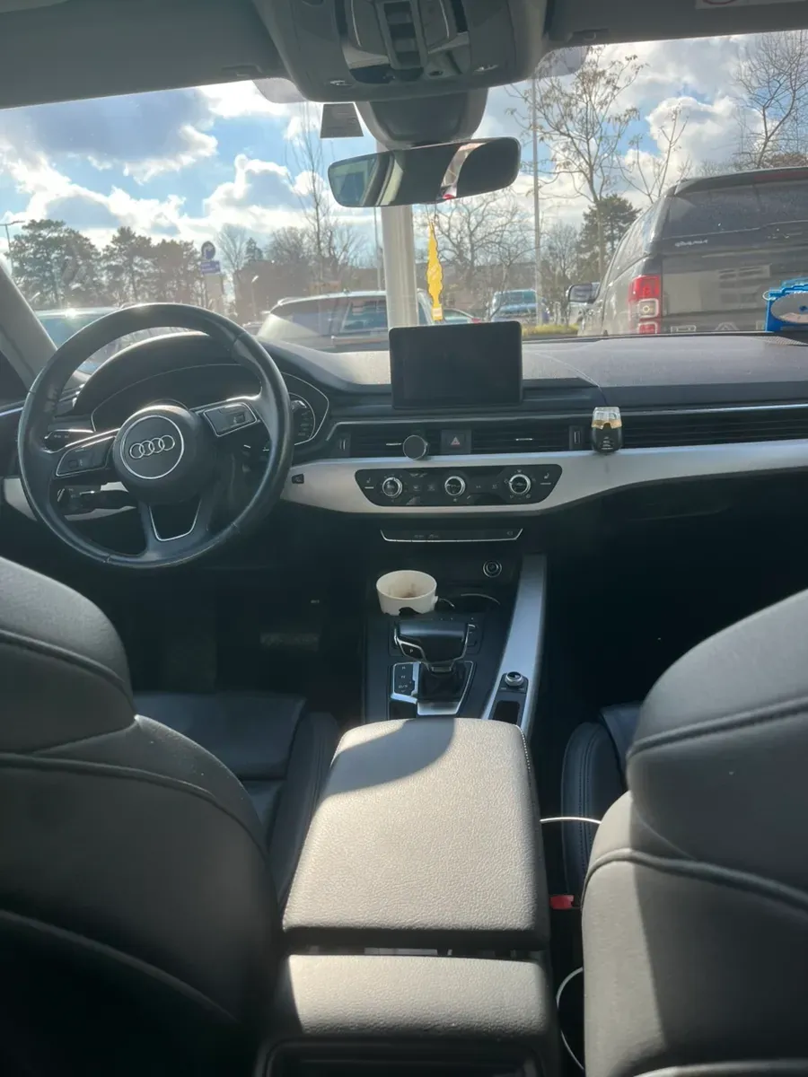 Audi A4 2017 photo 2