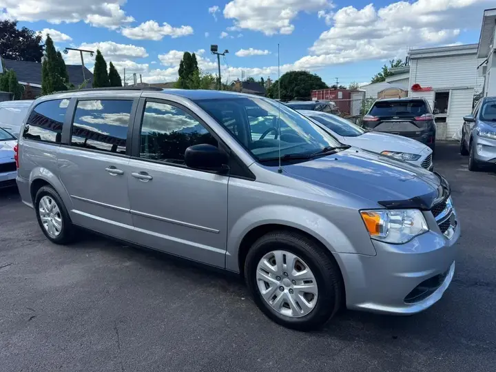 Dodge Grand Caravan 2017 photo 3