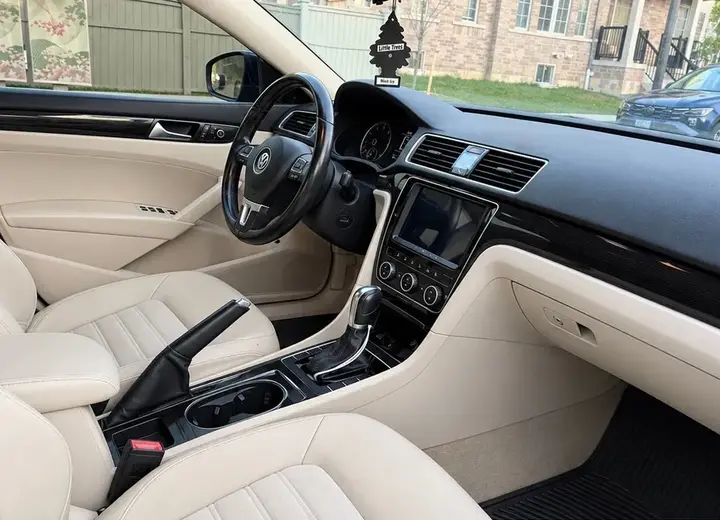 Volkswagen Passat 2013 photo 2