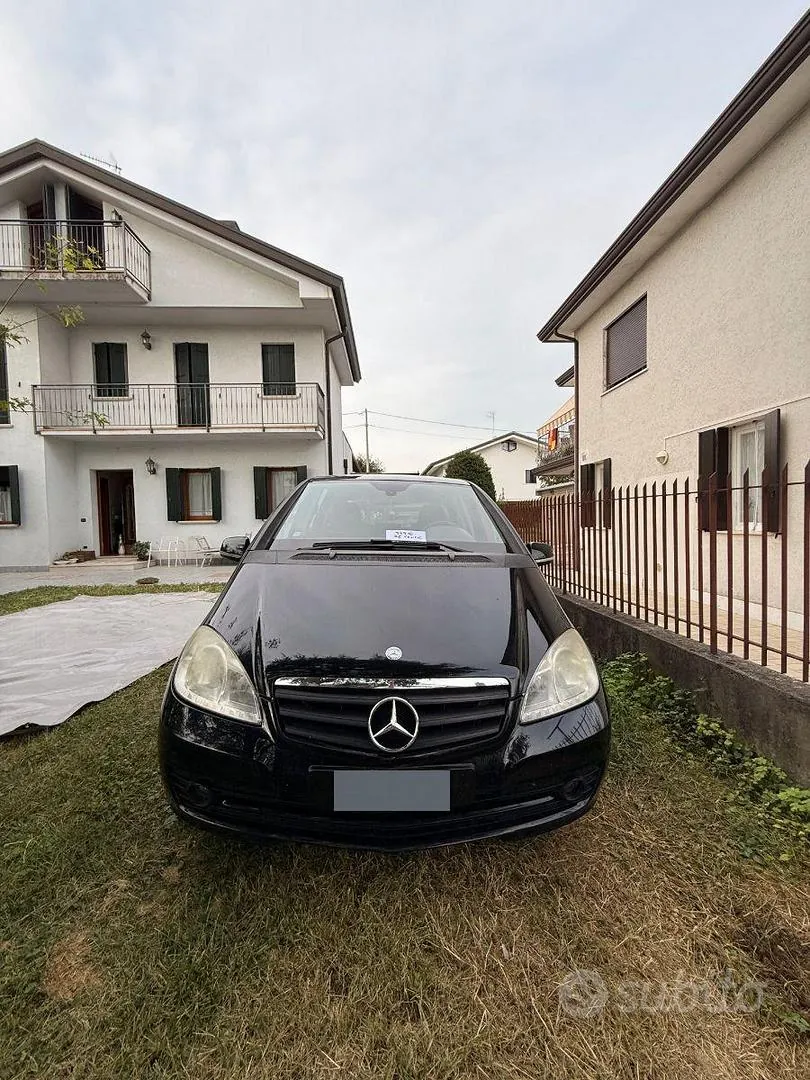 Mercedes-Benz A-Class 2010 photo 2