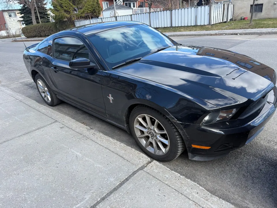Ford Mustang 2010 photo 2
