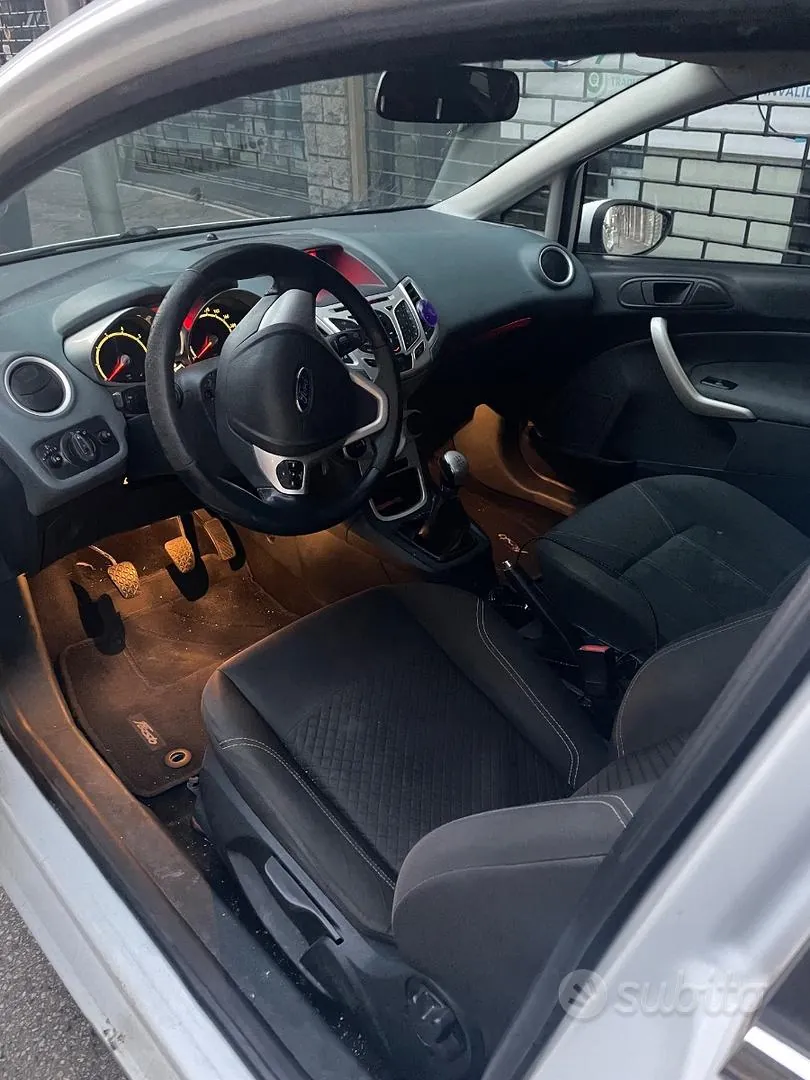 Ford Fiesta 2009 photo 4