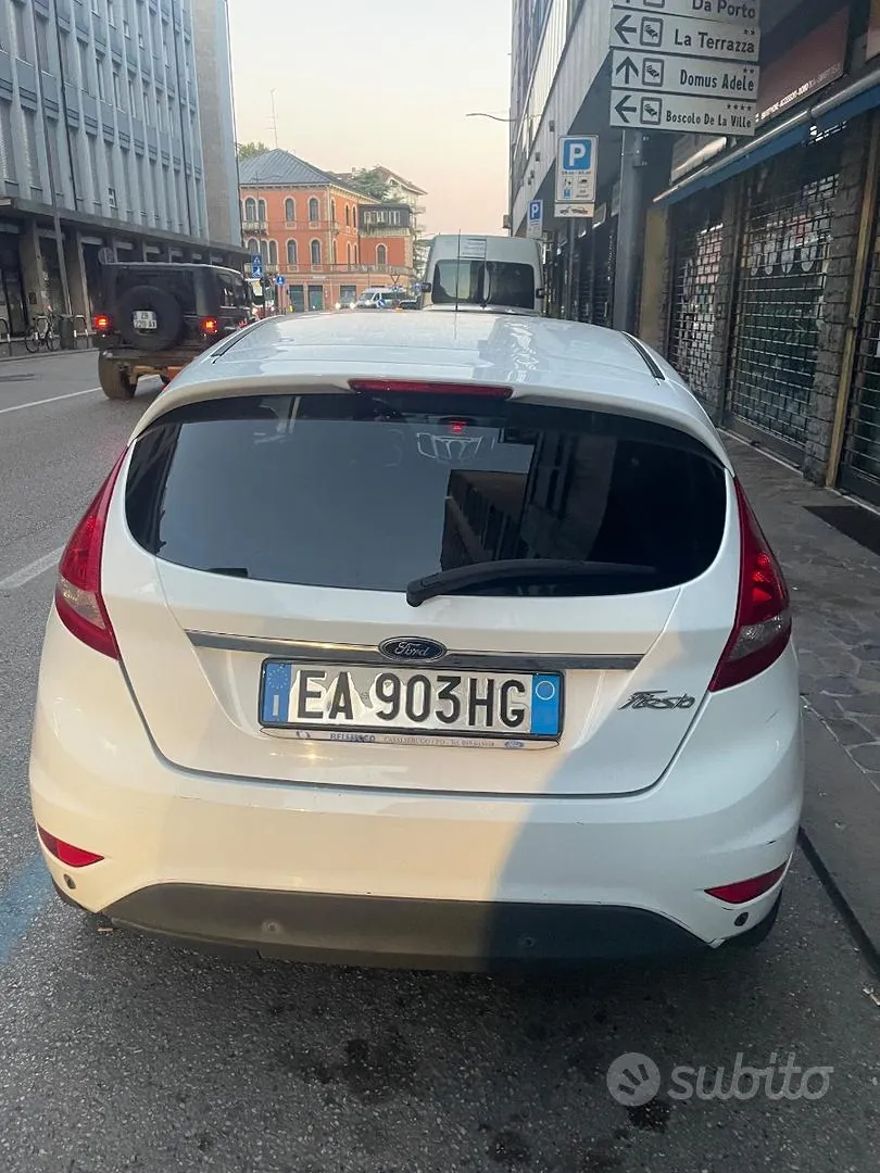 Ford Fiesta 2009 photo 2