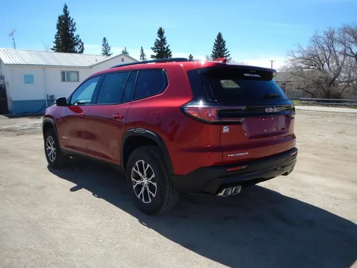 GMC Acadia 2026 photo 3