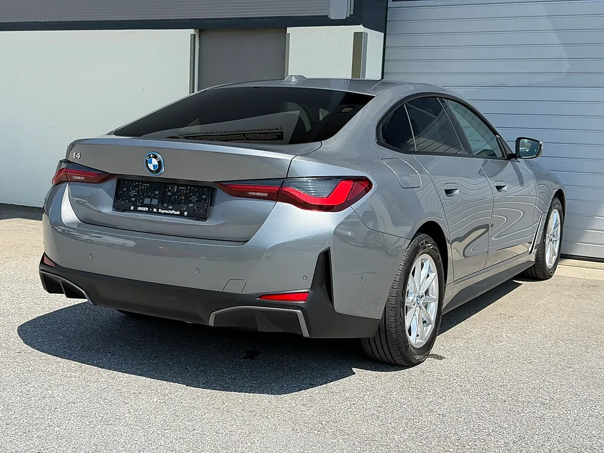 BMW I4 2022 photo 3