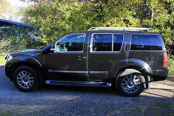 Nissan Pathfinder 2011 photo 2