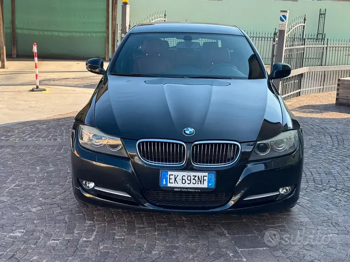 BMW 320D 2011 photo 2