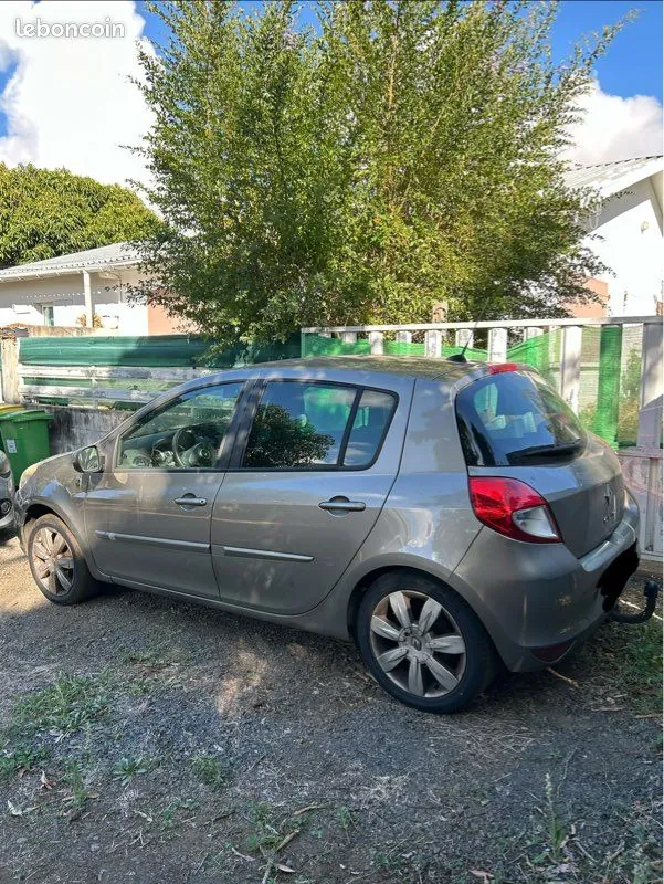 Renault Clio 2012 photo 2