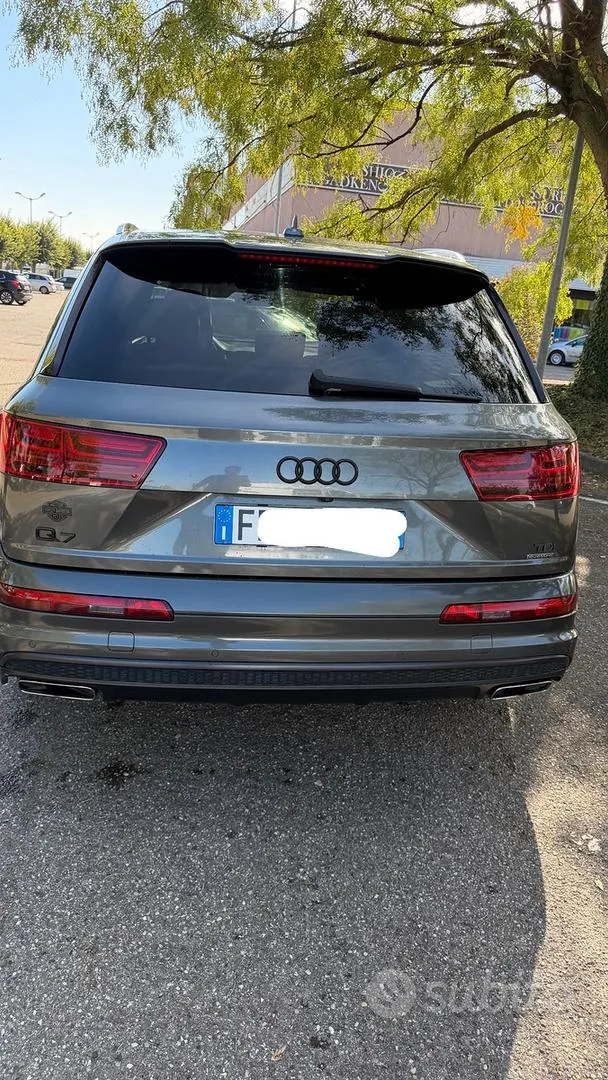 Audi Q7 2017 photo 2