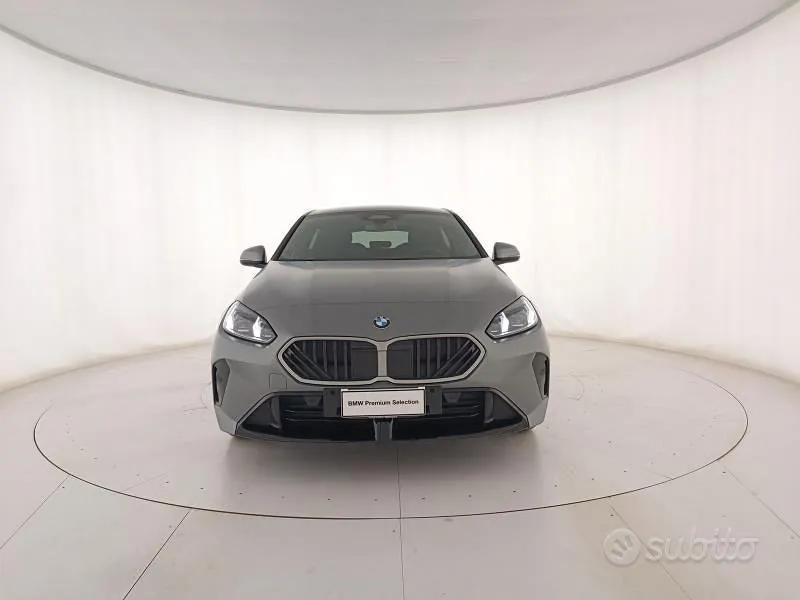 BMW 1 Series 2025 photo 2