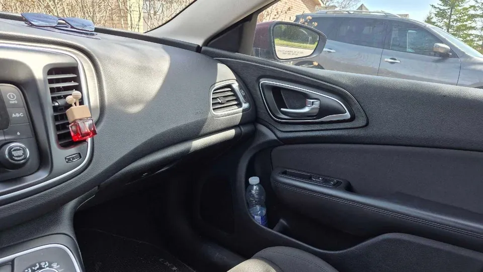 Chrysler 200 2015 photo 3